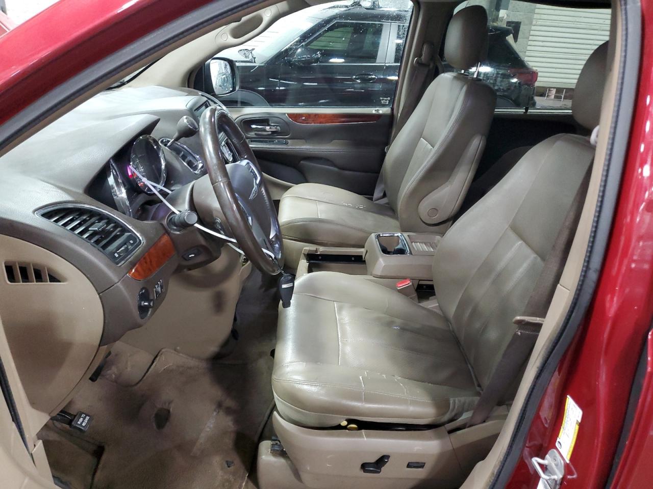 2013 Chrysler Town & Country - Image 7