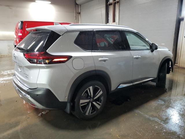  NISSAN ROGUE 2021 Srebrny