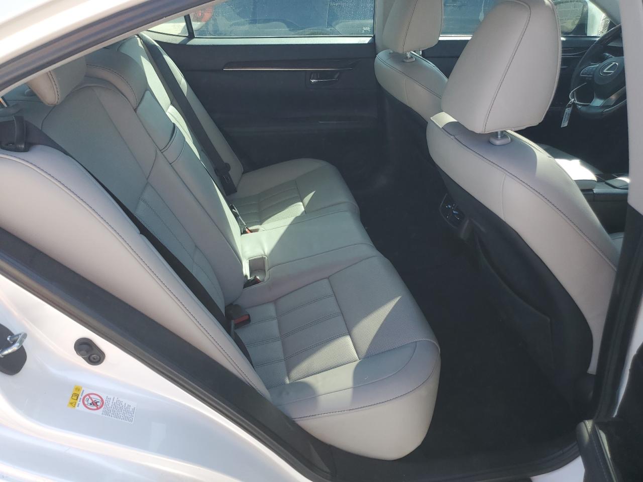 2018 Lexus ES - Image 10