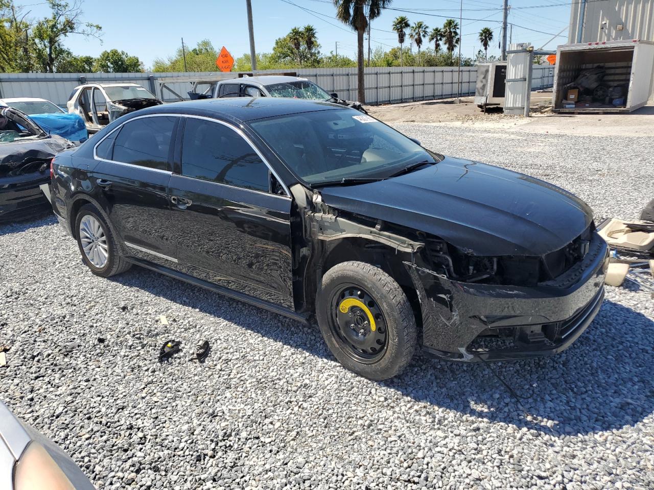 2016 Volkswagen Passat - Image 4