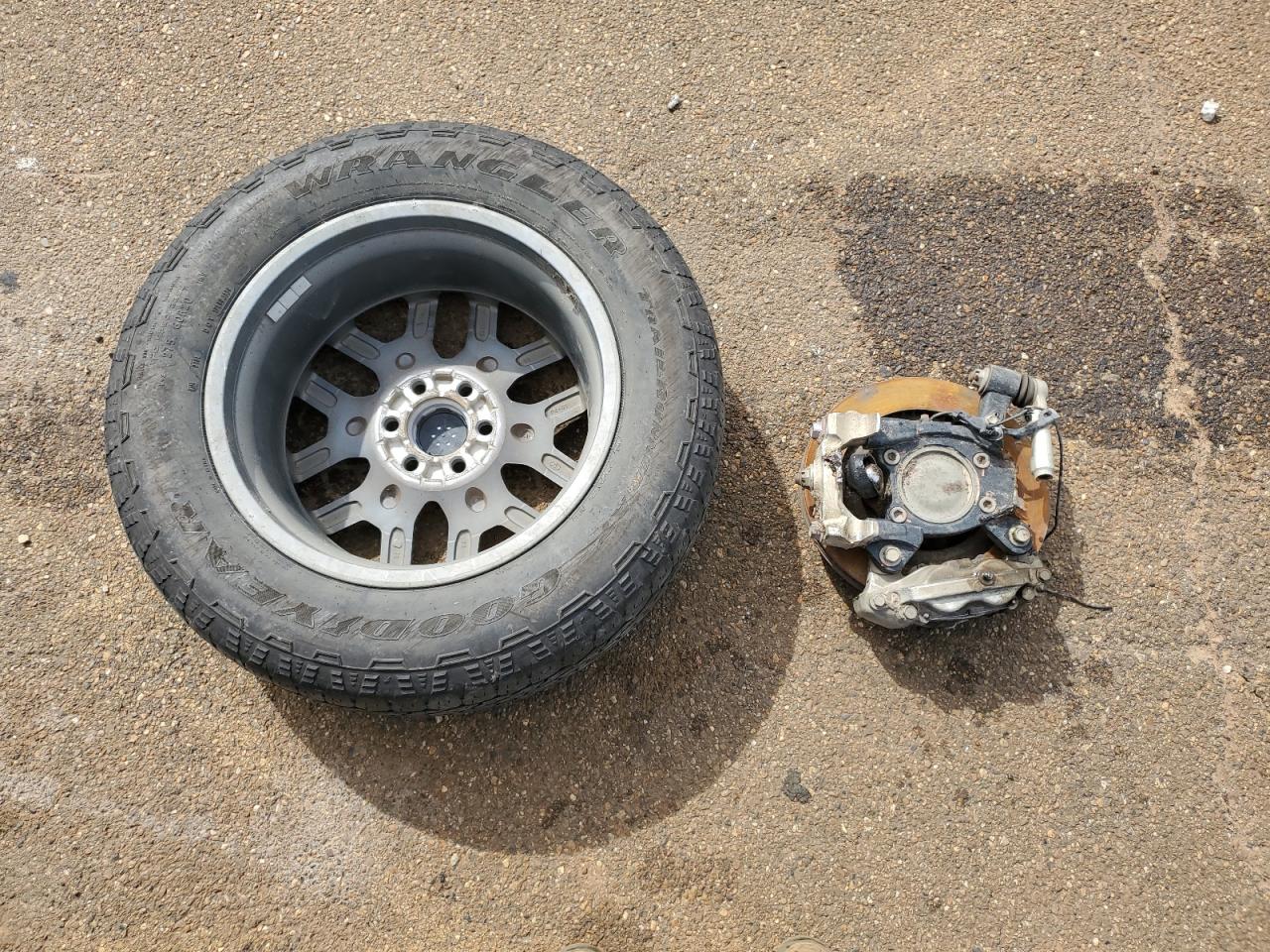 2023 Toyota Tundra - Image 12