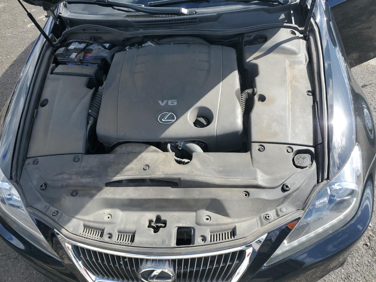 2012 Lexus IS - Image 11