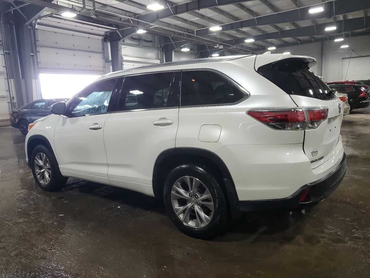 2015 Toyota Highlander - Image 2