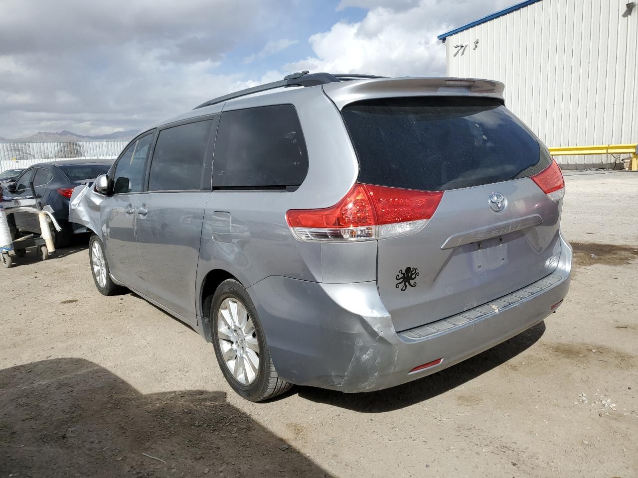 2013 Toyota Sienna - Image 2