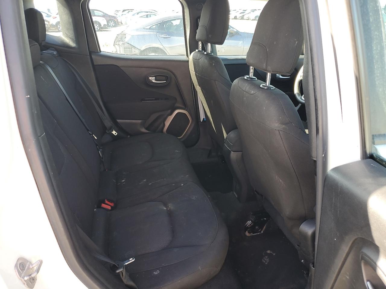 2016 Jeep Renegade - Image 11