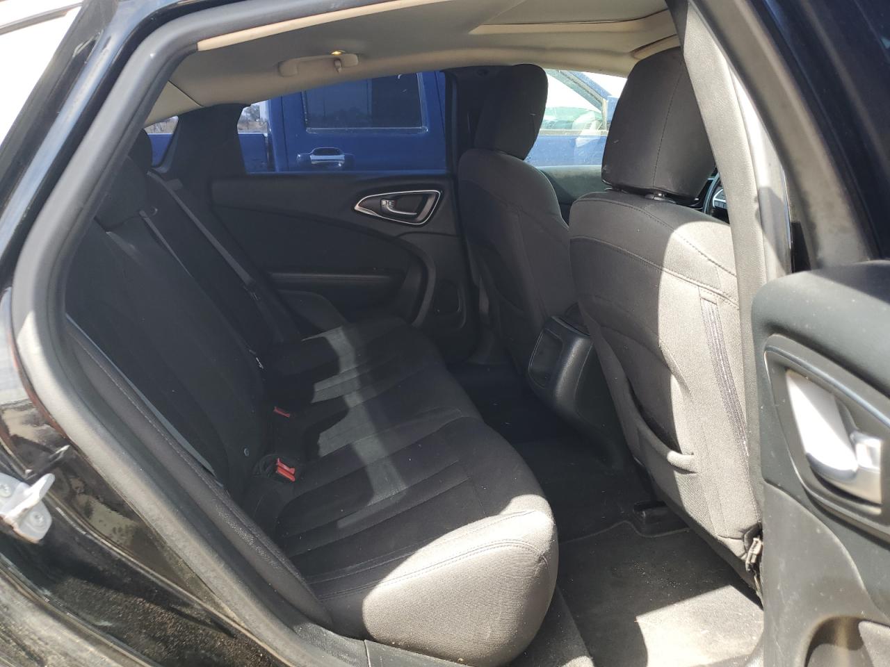 2015 Chrysler 200 - Image 10