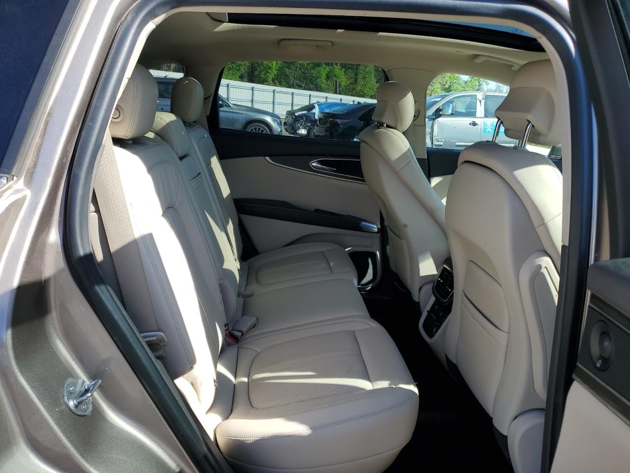 2019 Lincoln Nautilus - Image 11