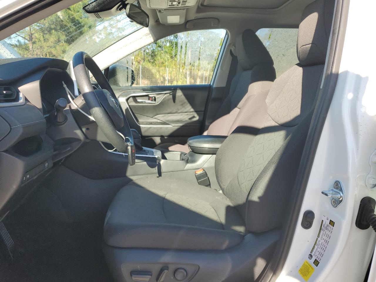 2024 Toyota RAV 4 - Image 7