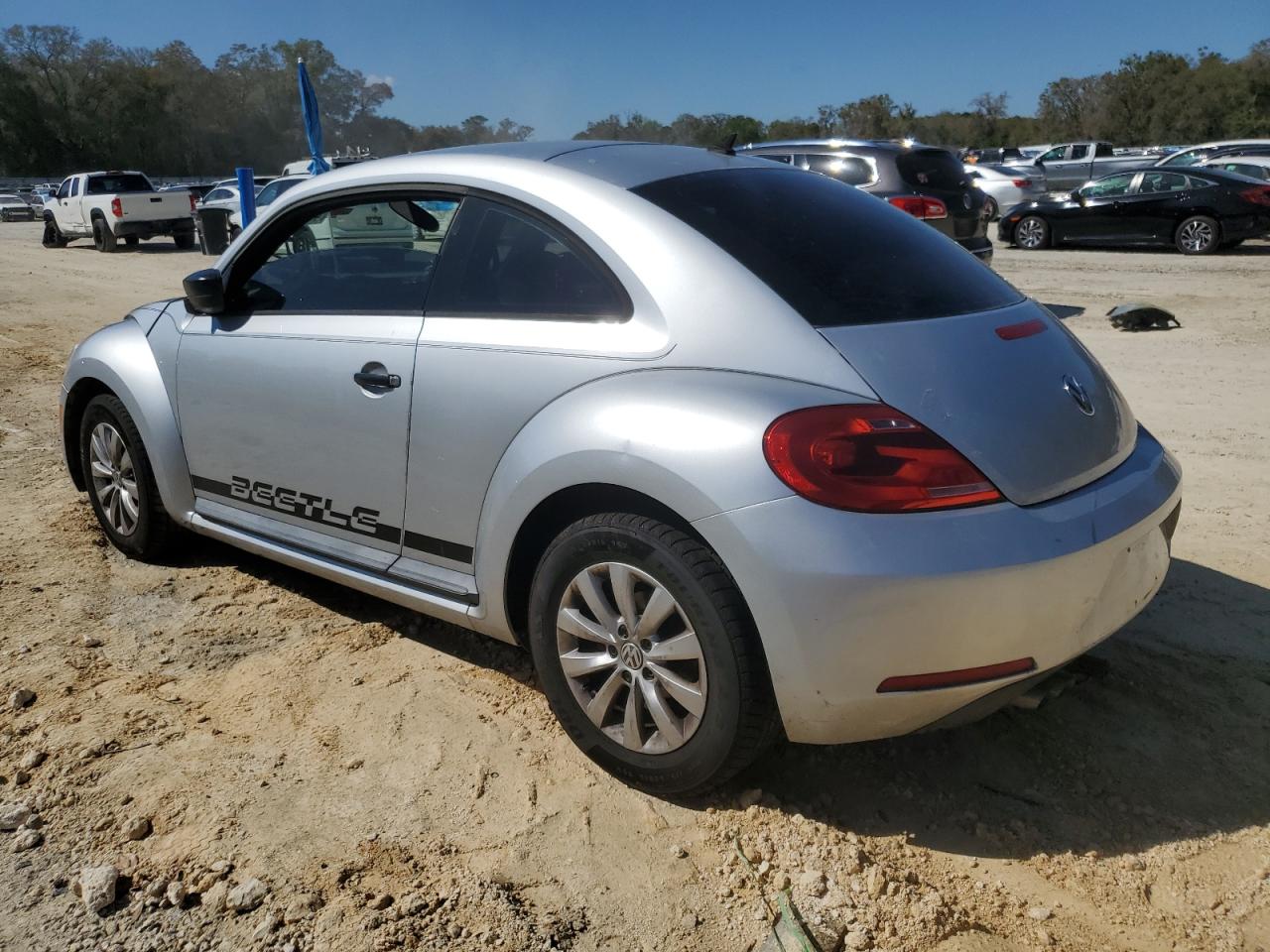 2013 Volkswagen Beetle - Image 2