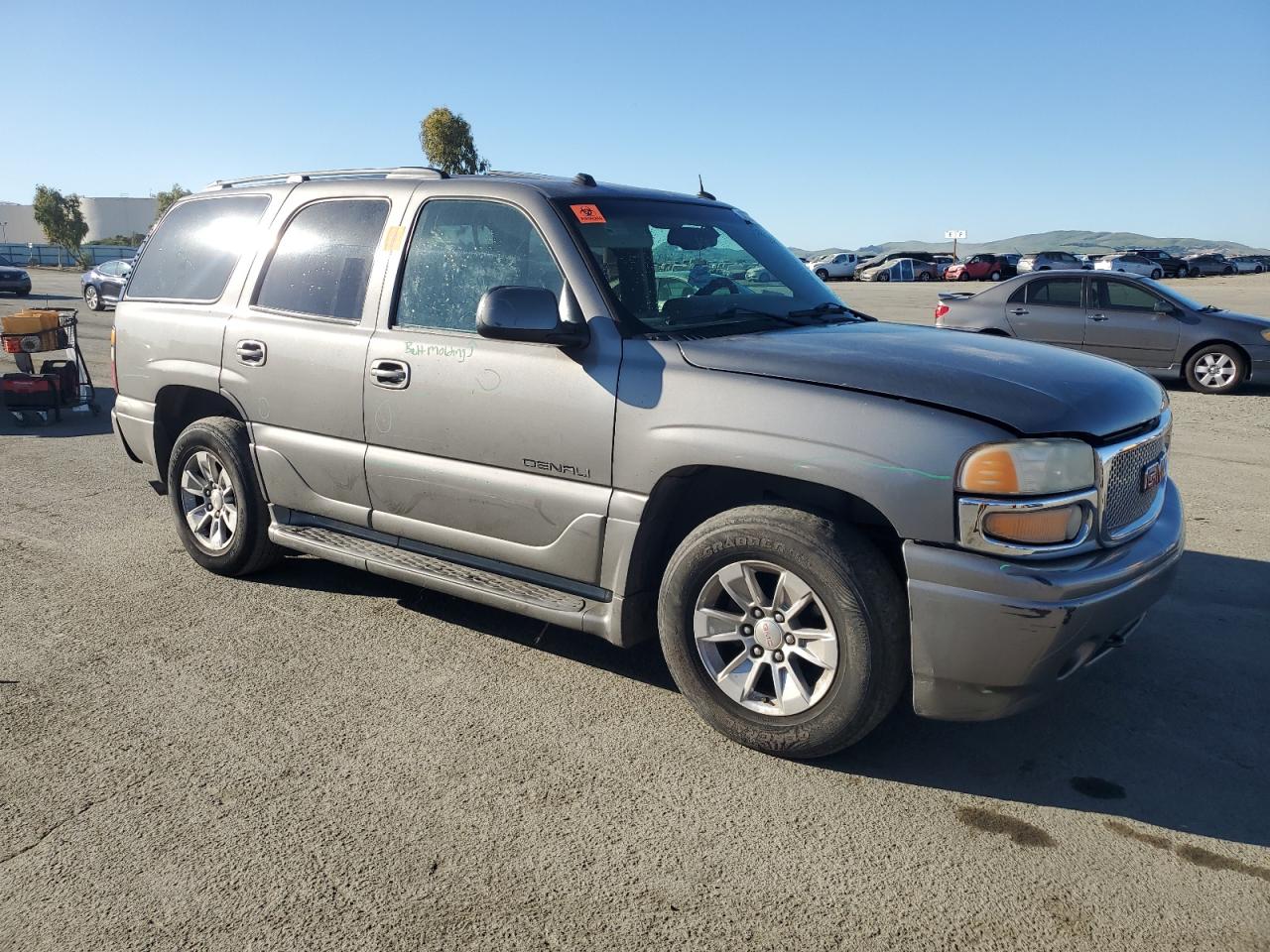 2005 GMC Yukon - Image 4
