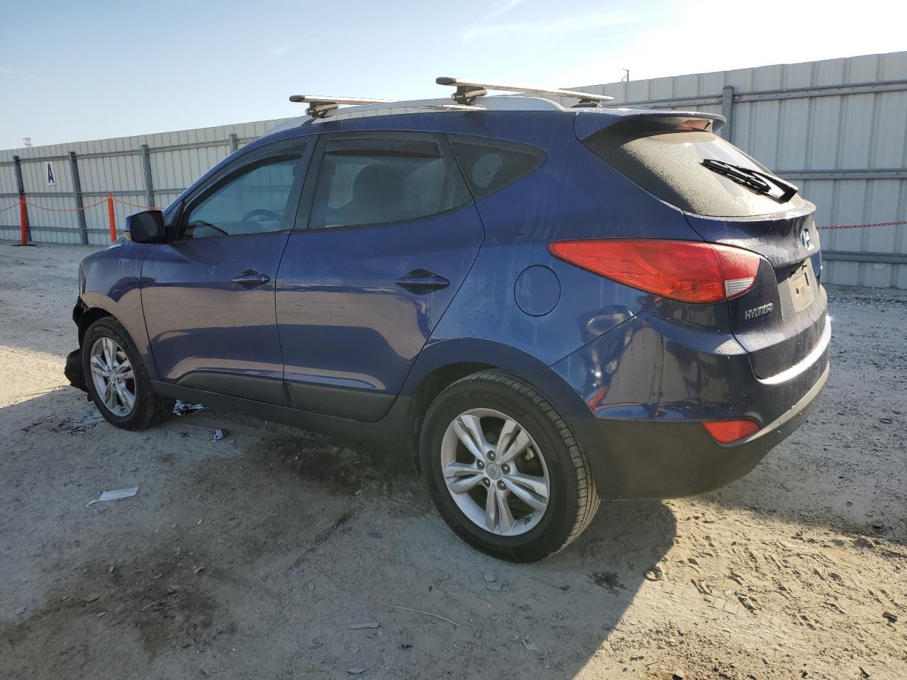 2010 Hyundai Tucson - Image 2