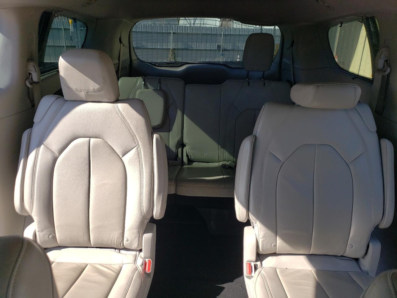 2017 Chrysler Pacifica - Image 10