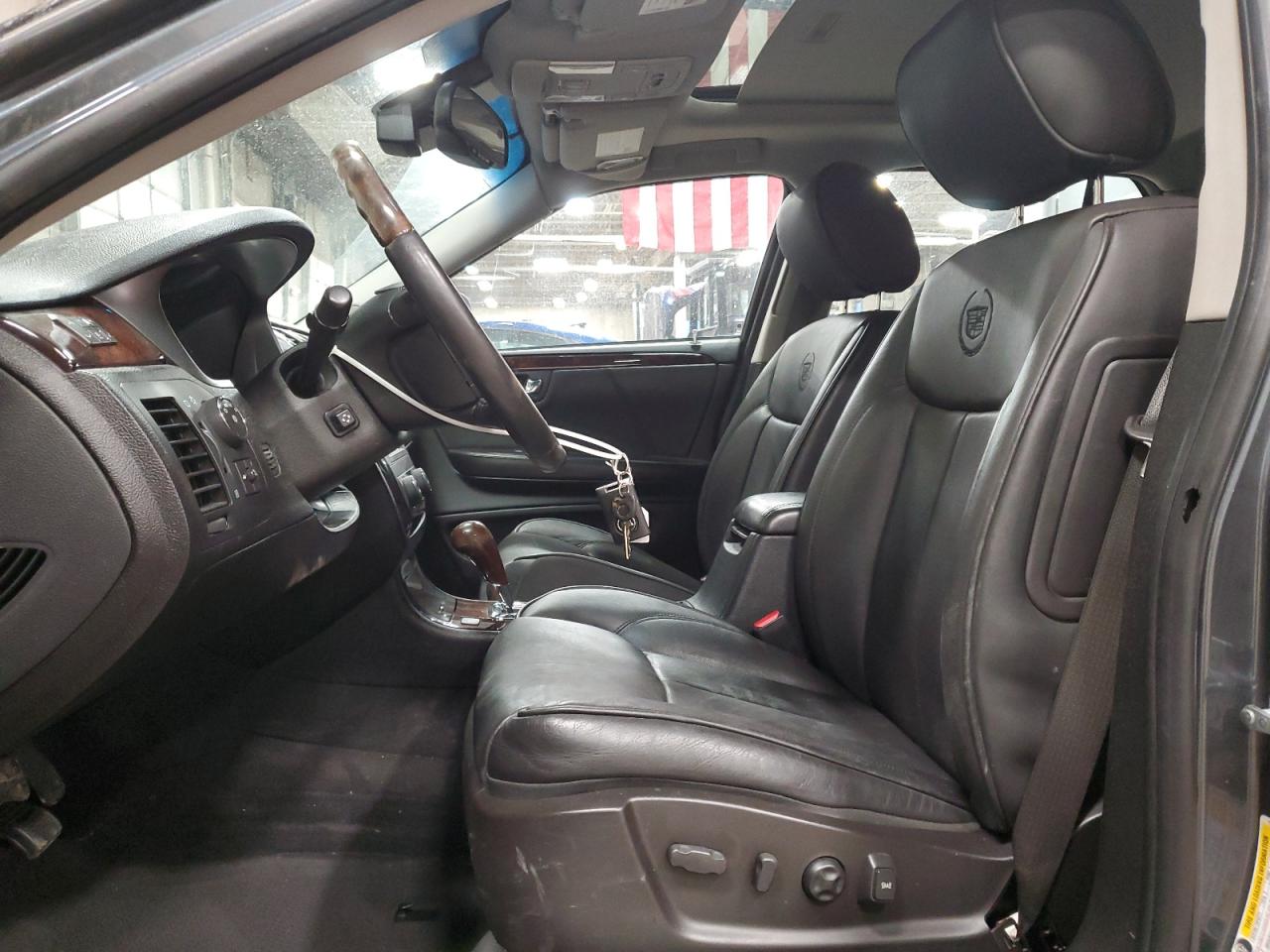 2011 Cadillac DTS - Image 7