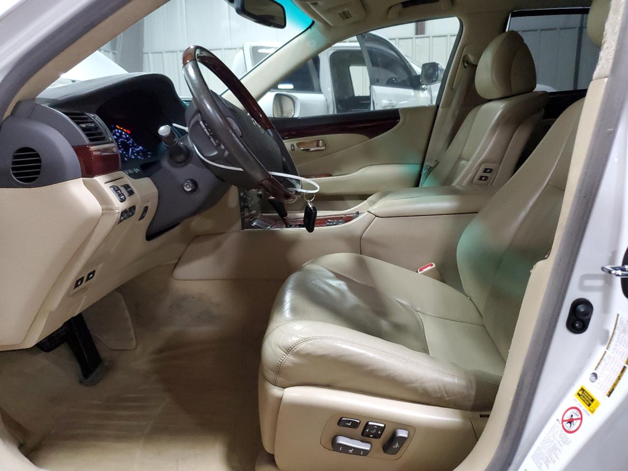 2008 Lexus LS - Image 7