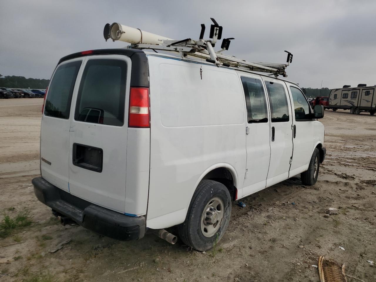 2013 Chevrolet Express - Image 3