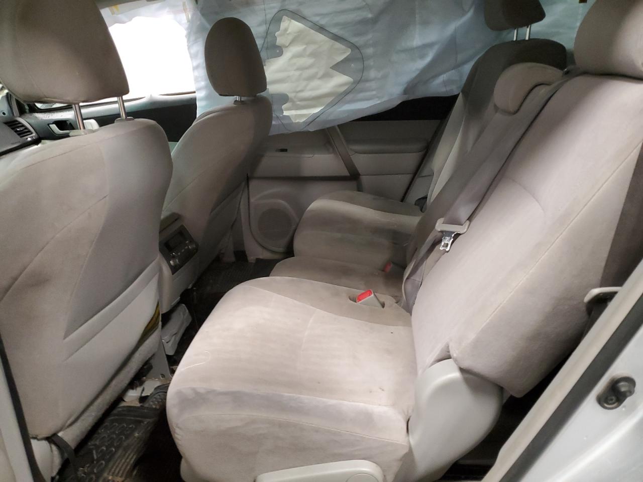 2010 Toyota Highlander - Image 11