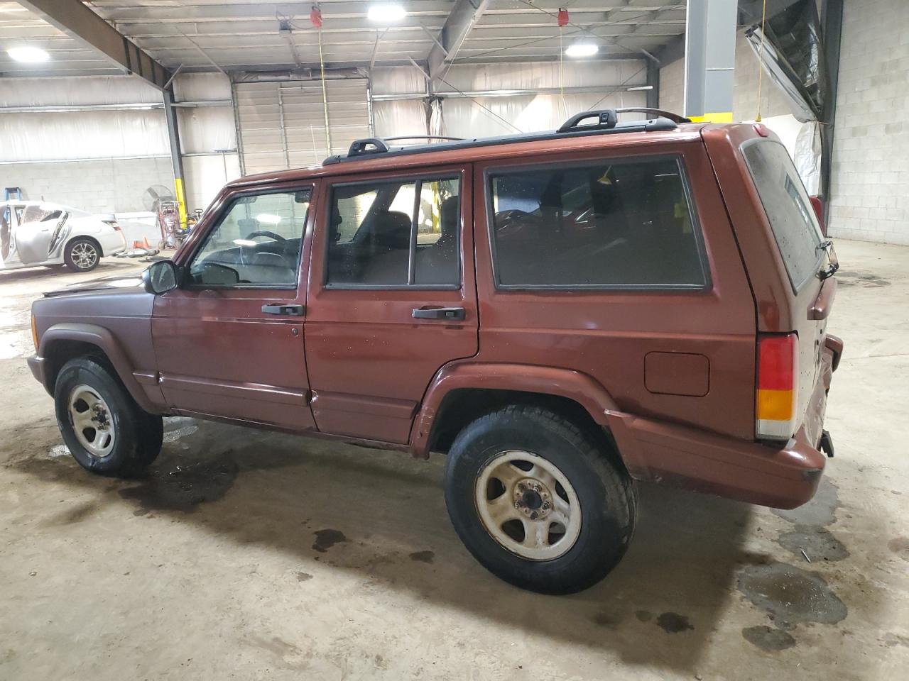 2001 Jeep Grand Cherokee - Image 2