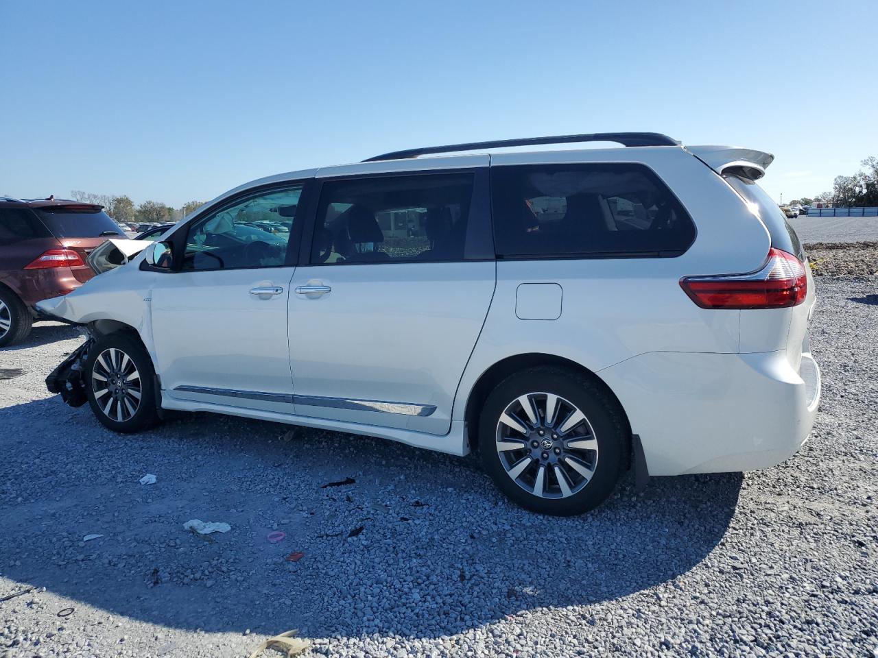 2020 Toyota Sienna - Image 2
