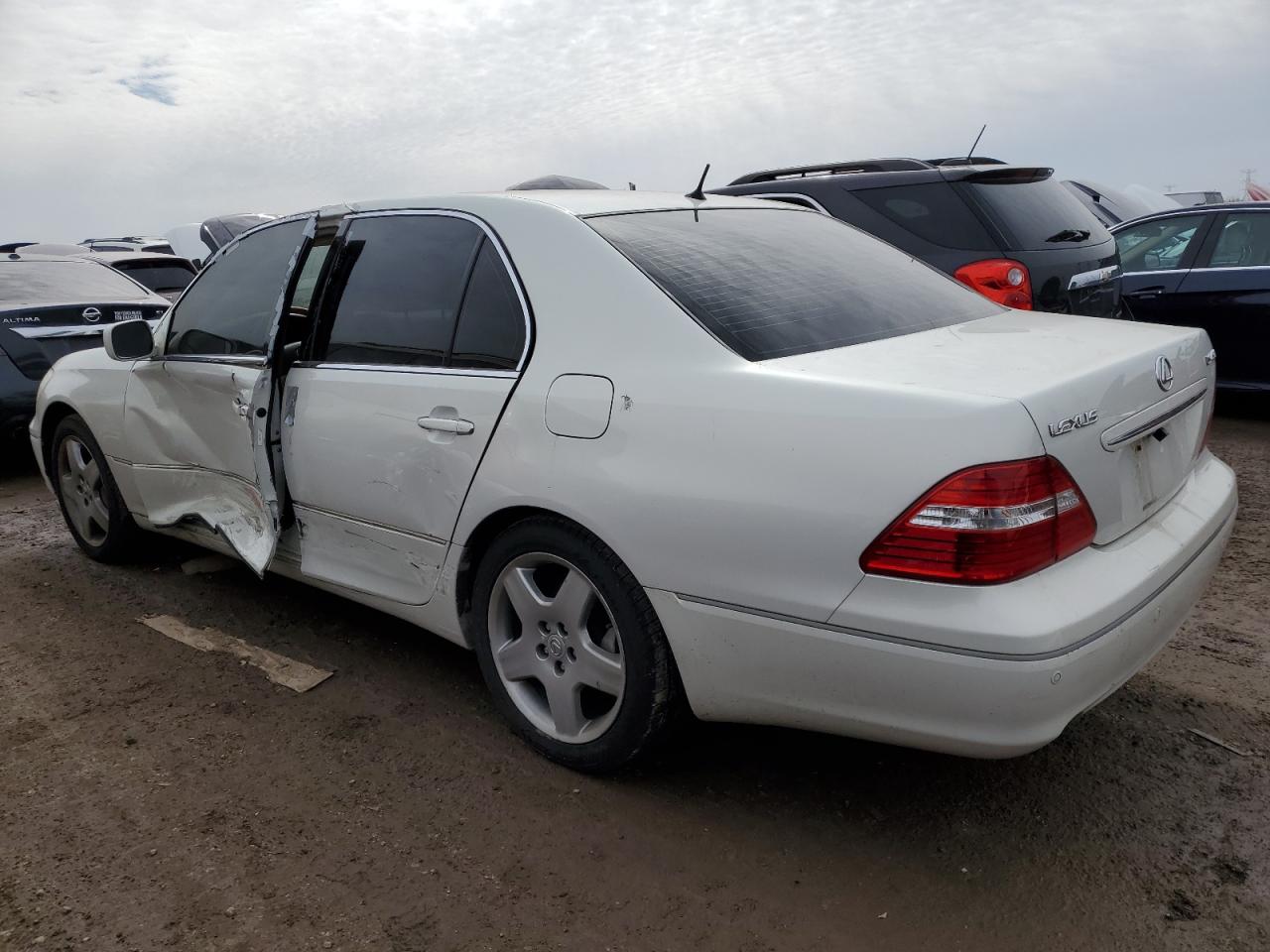 2005 Lexus LS - Image 2