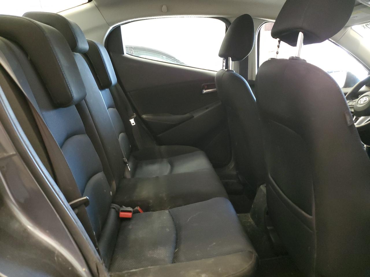 2017 Toyota Yaris - Image 10