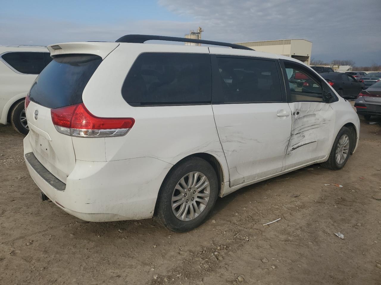 2012 Toyota Sienna - Image 3