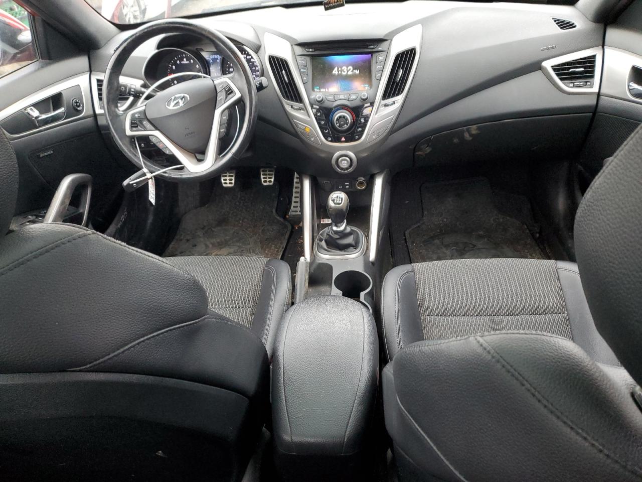 2016 Hyundai Veloster - Image 8