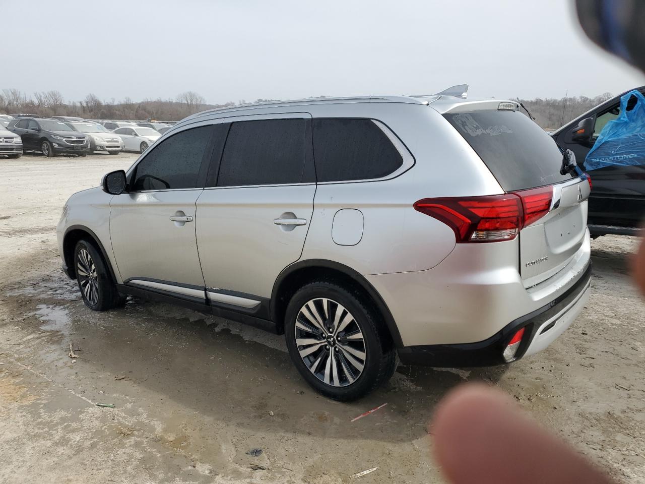 2020 Mitsubishi Outlander - Image 2