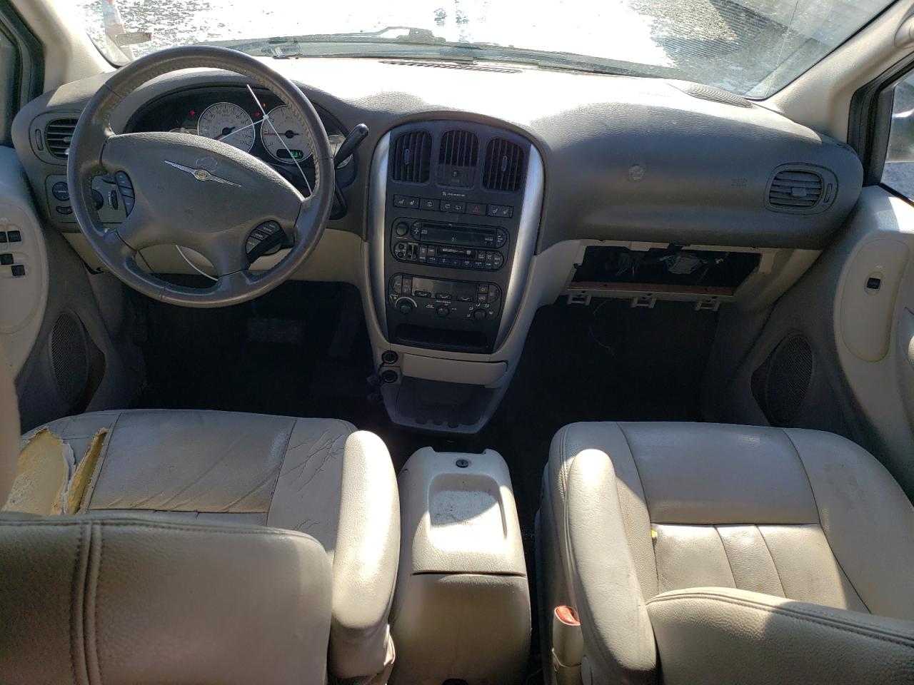 2005 Chrysler Town & Country - Image 8