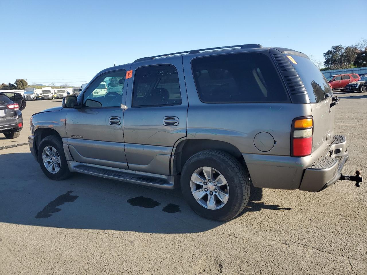 2005 GMC Yukon - Image 2