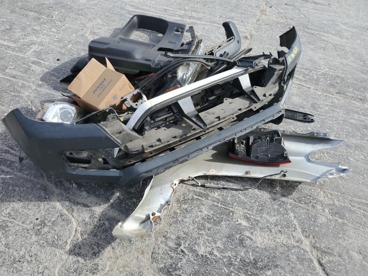 2019 Toyota Tacoma - Image 14