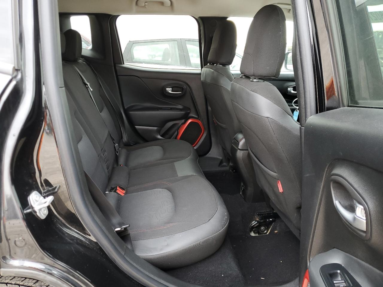2016 Jeep Renegade - Image 11