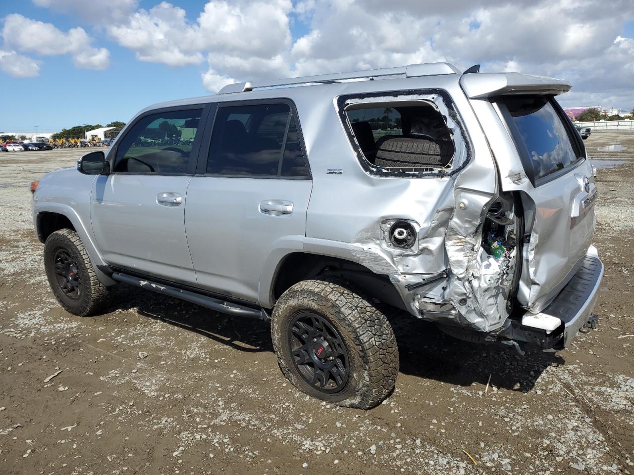 2015 Toyota 4Runner - Image 2