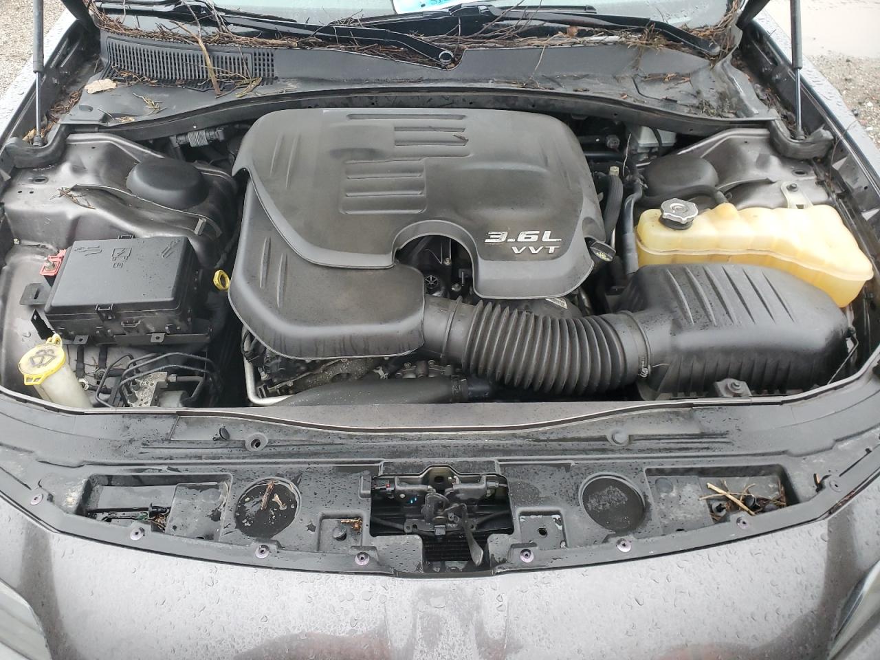 2016 Chrysler 300 - Image 11