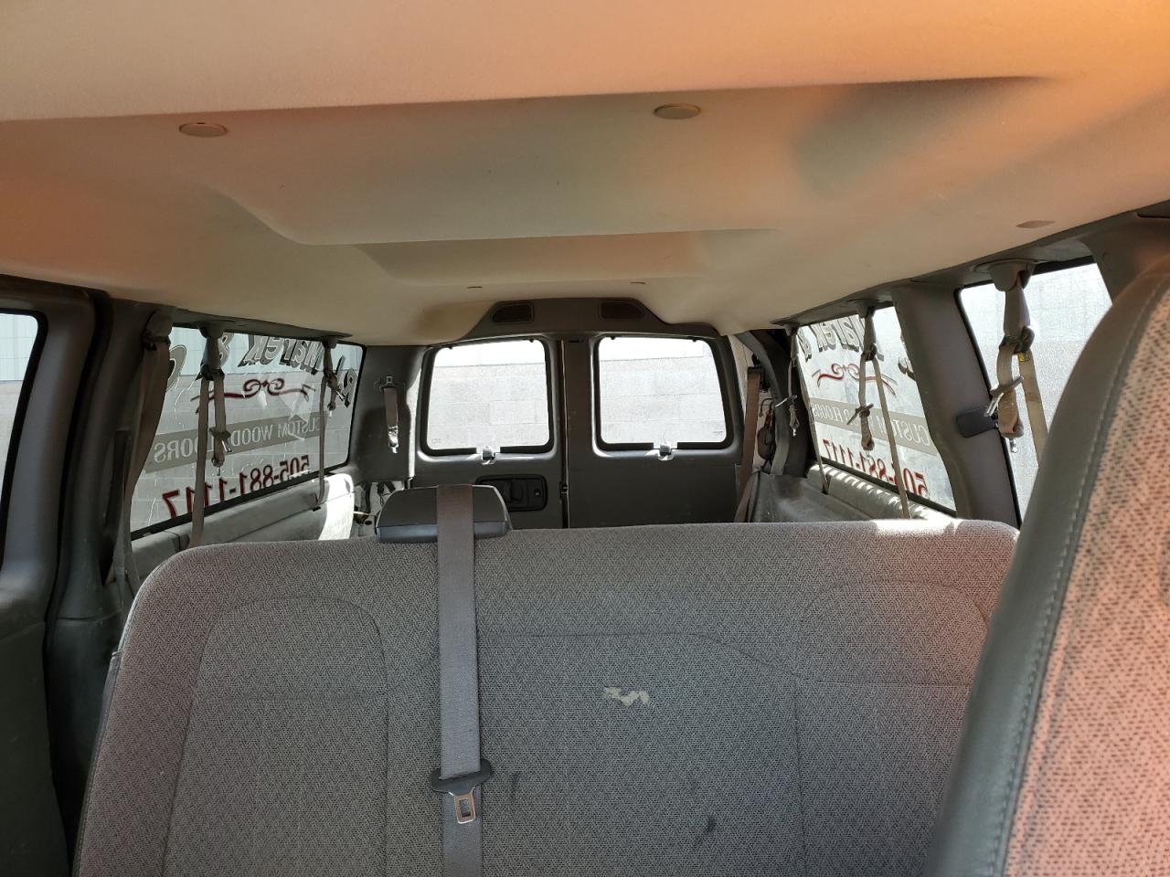 2015 Chevrolet Express - Image 10