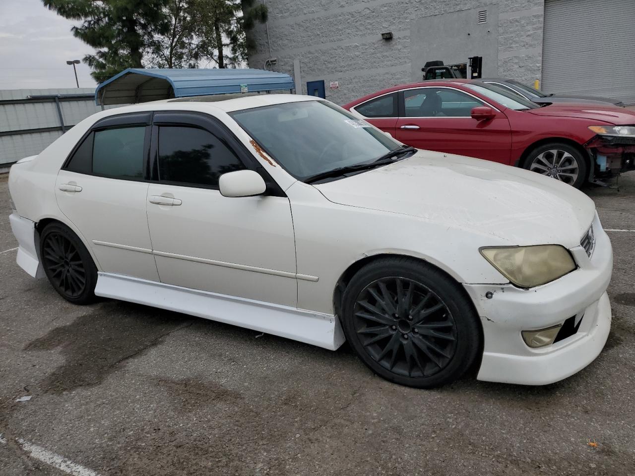 2001 Lexus IS - Image 4