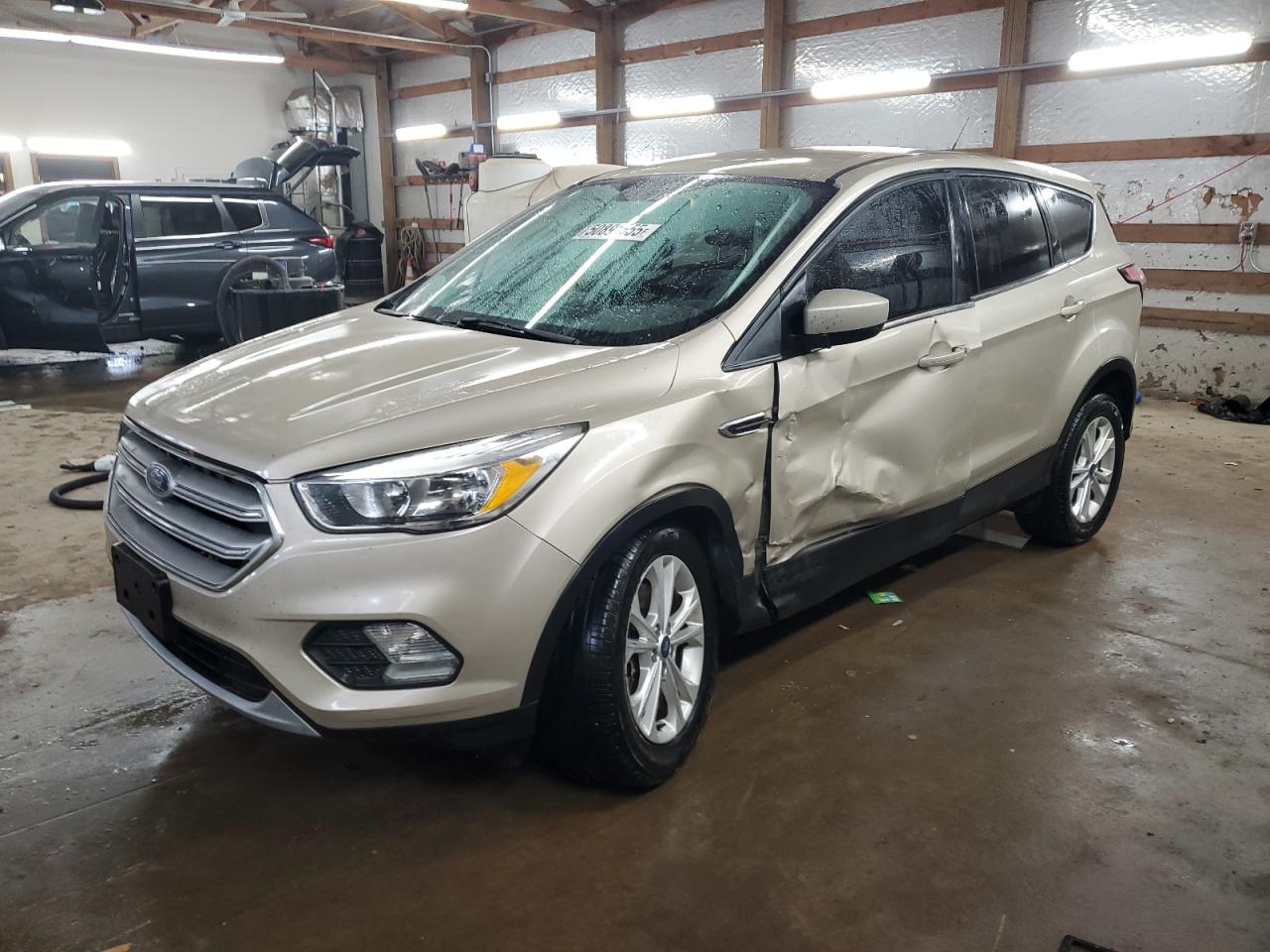 1FMCU9GD1HUD83350 FORD ESCAPE Photo 1
