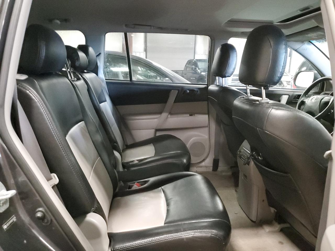 2009 Toyota Highlander - Image 11