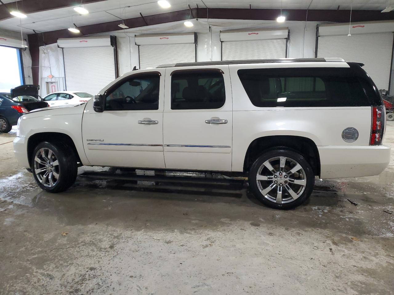 2010 GMC Yukon - Image 2