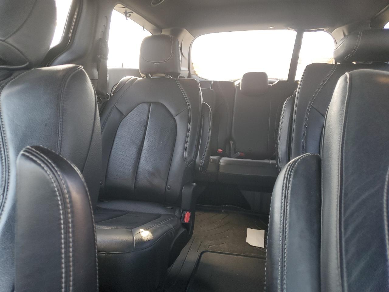 2018 Chrysler Pacifica - Image 10