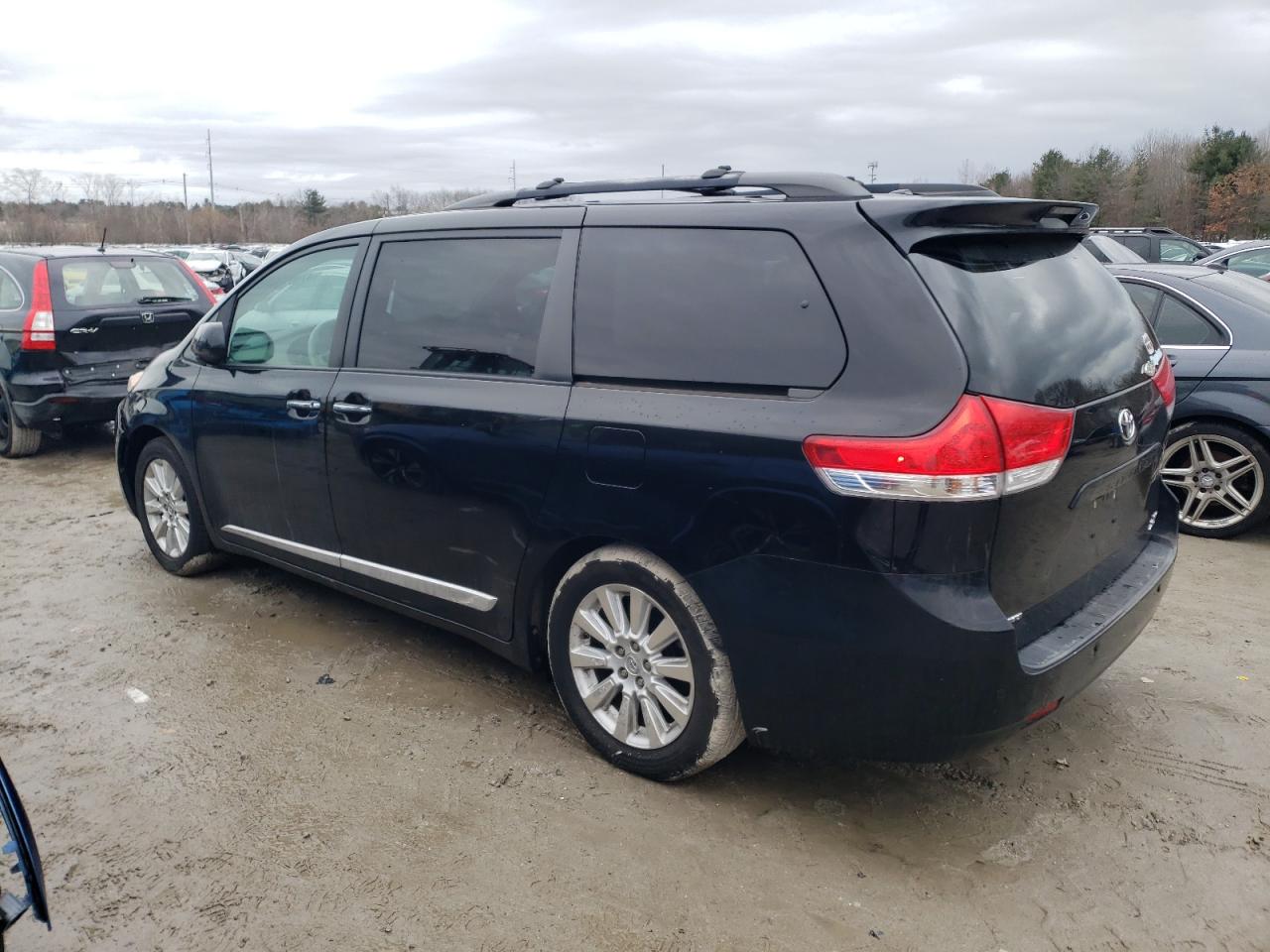 2011 Toyota Sienna - Image 2