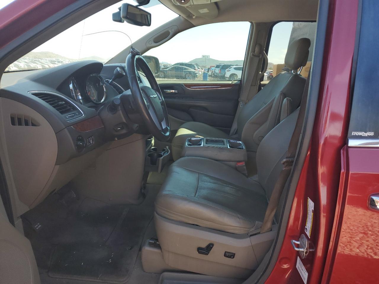 2014 Chrysler Town & Country - Image 7