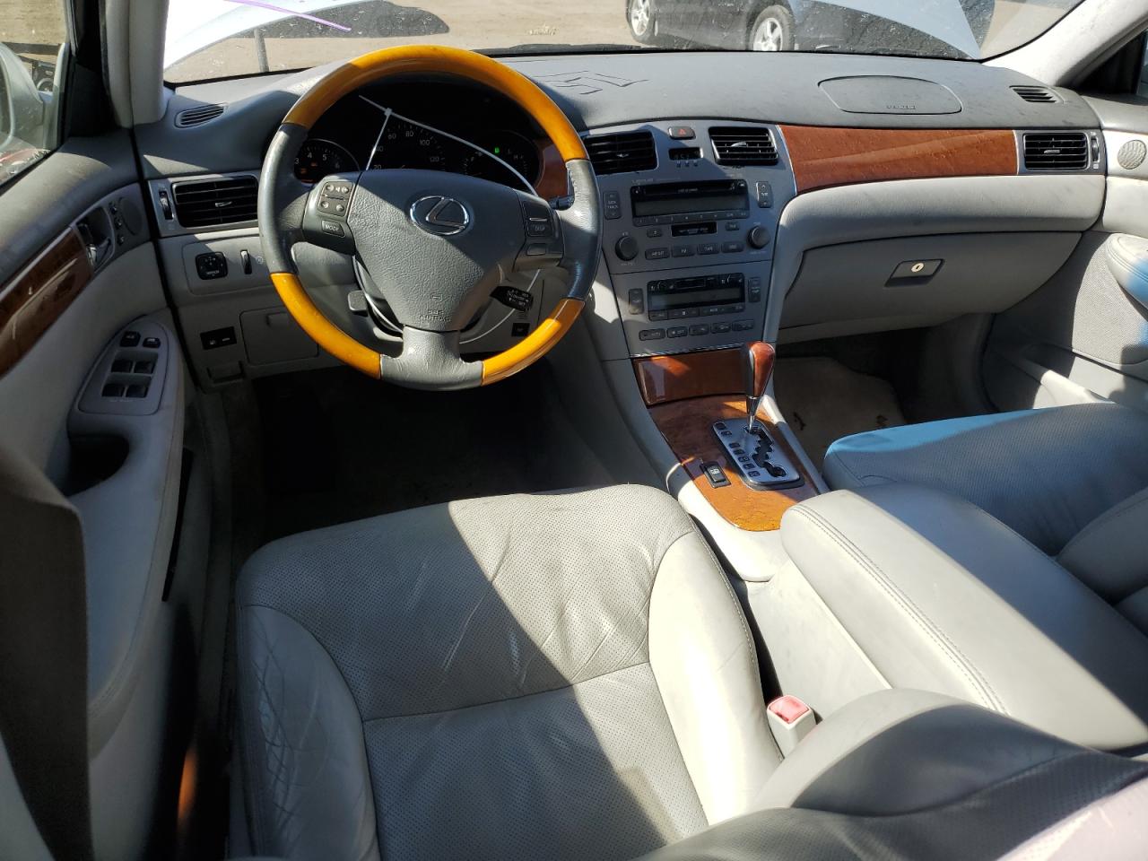 2005 Lexus ES - Image 8