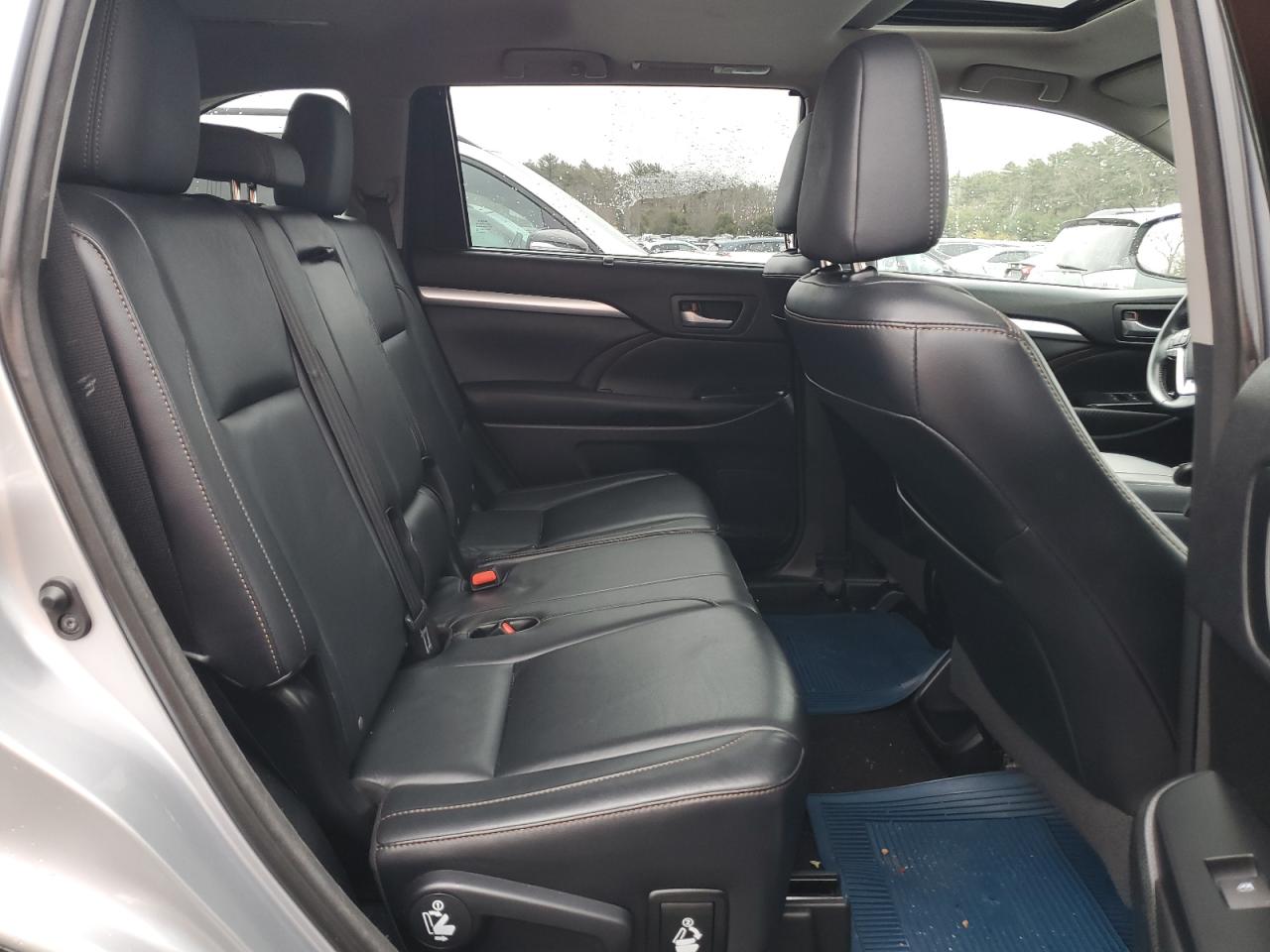 2015 Toyota Highlander - Image 11
