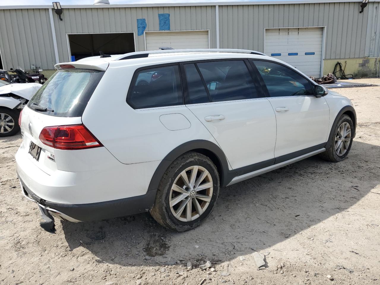 2017 Volkswagen Golf - Image 3