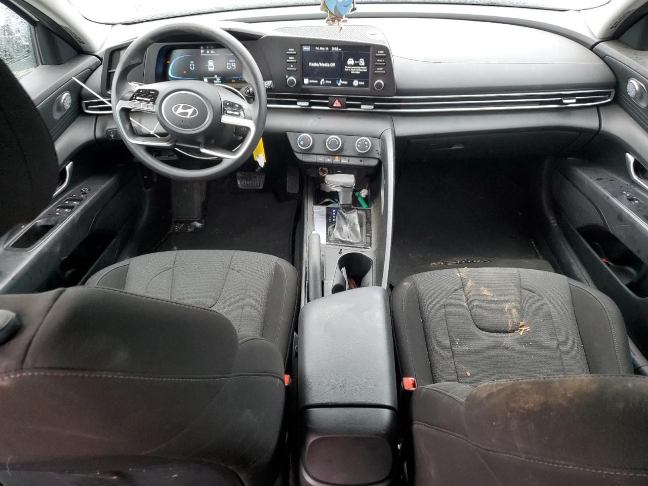 2024 Hyundai Elantra - Image 8
