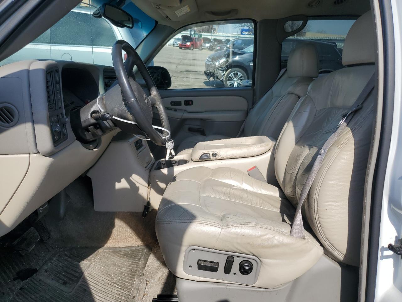 2001 Chevrolet Tahoe - Image 7