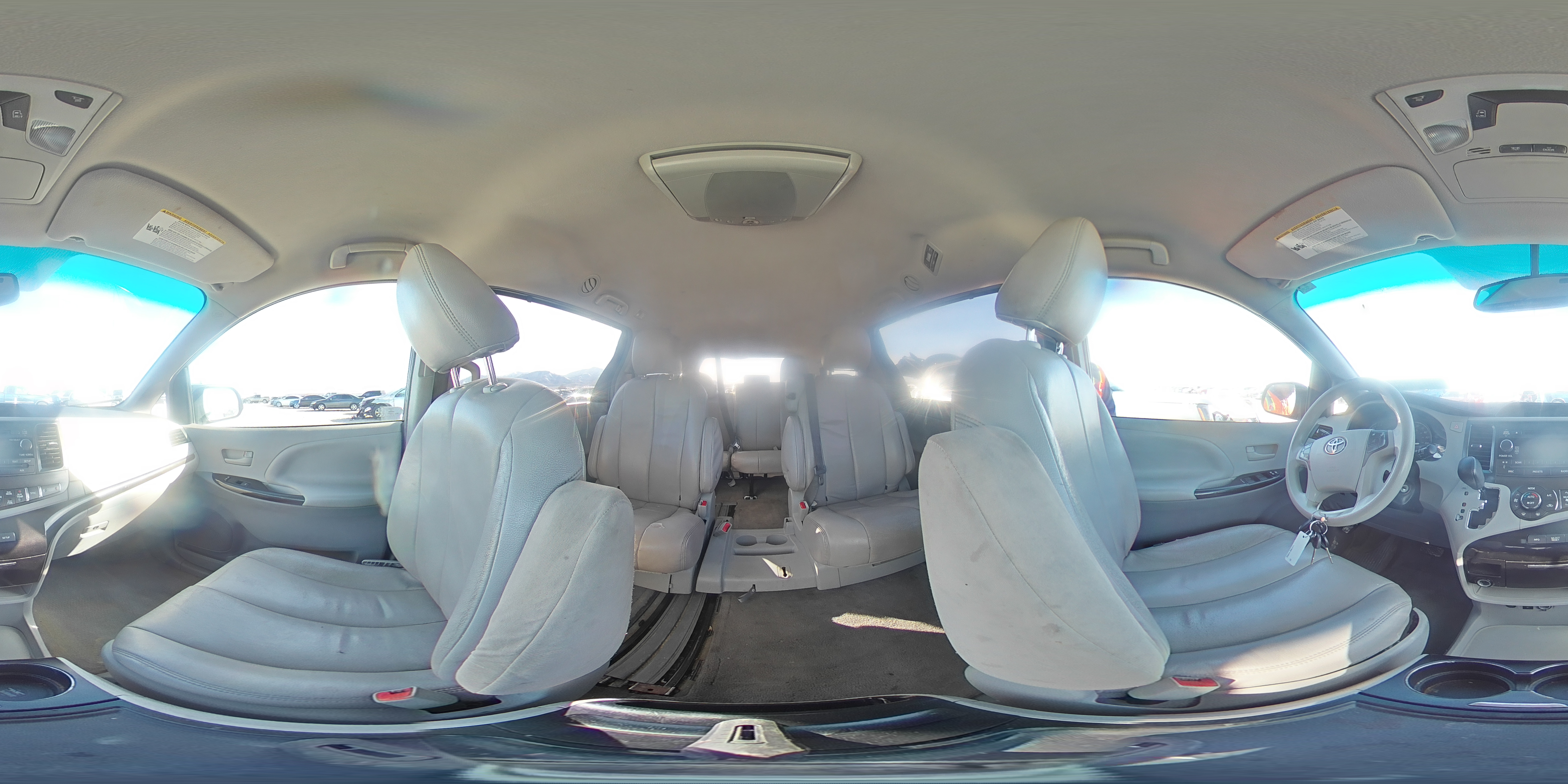 2014 Toyota Sienna - Image 15