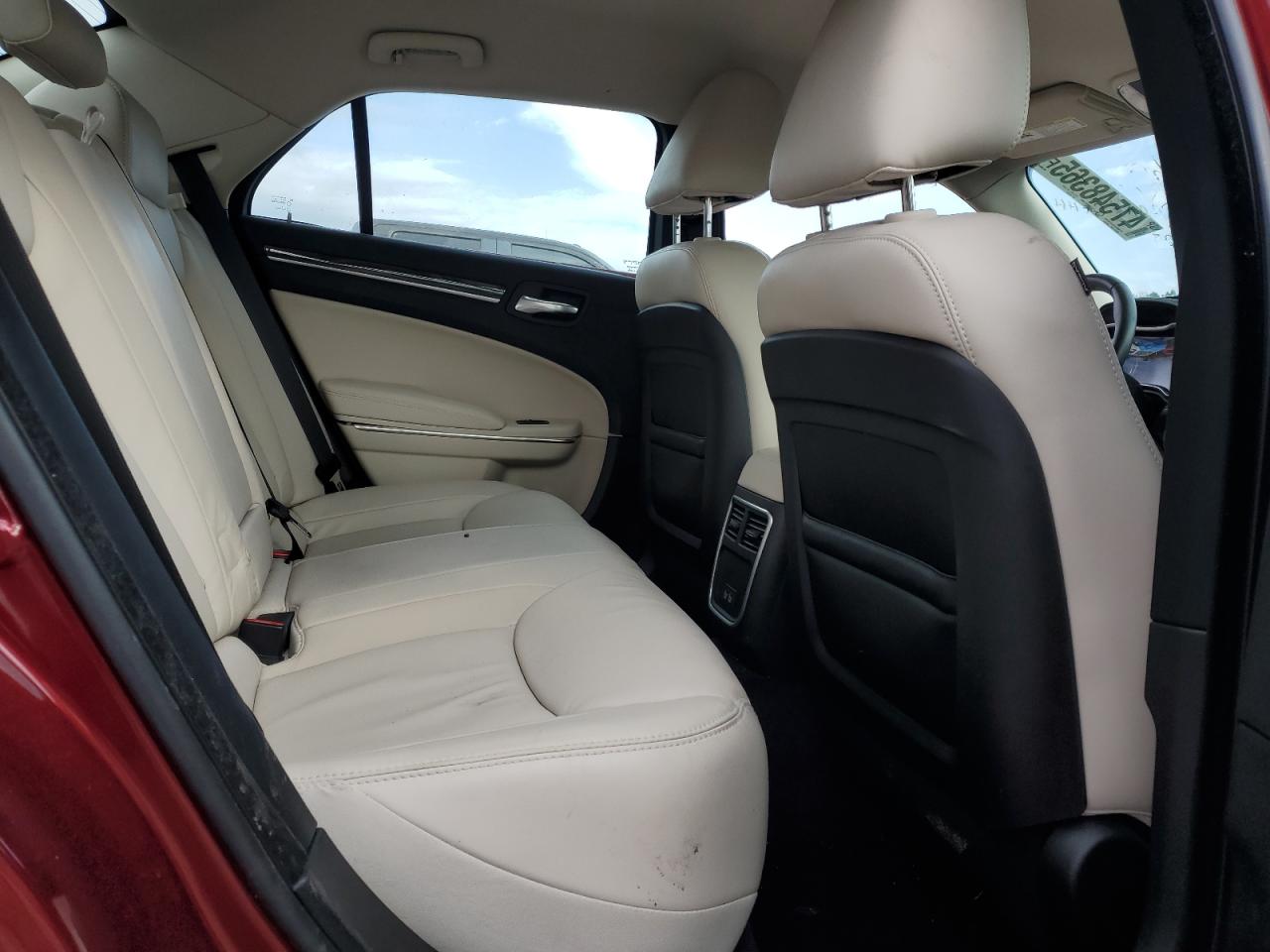 2017 Chrysler 300 - Image 11