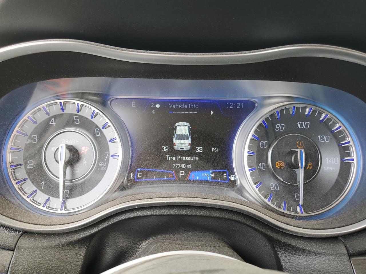 2019 Chrysler 300 - Image 9
