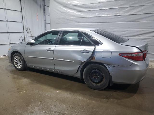 Sedans TOYOTA CAMRY 2016 Srebrny